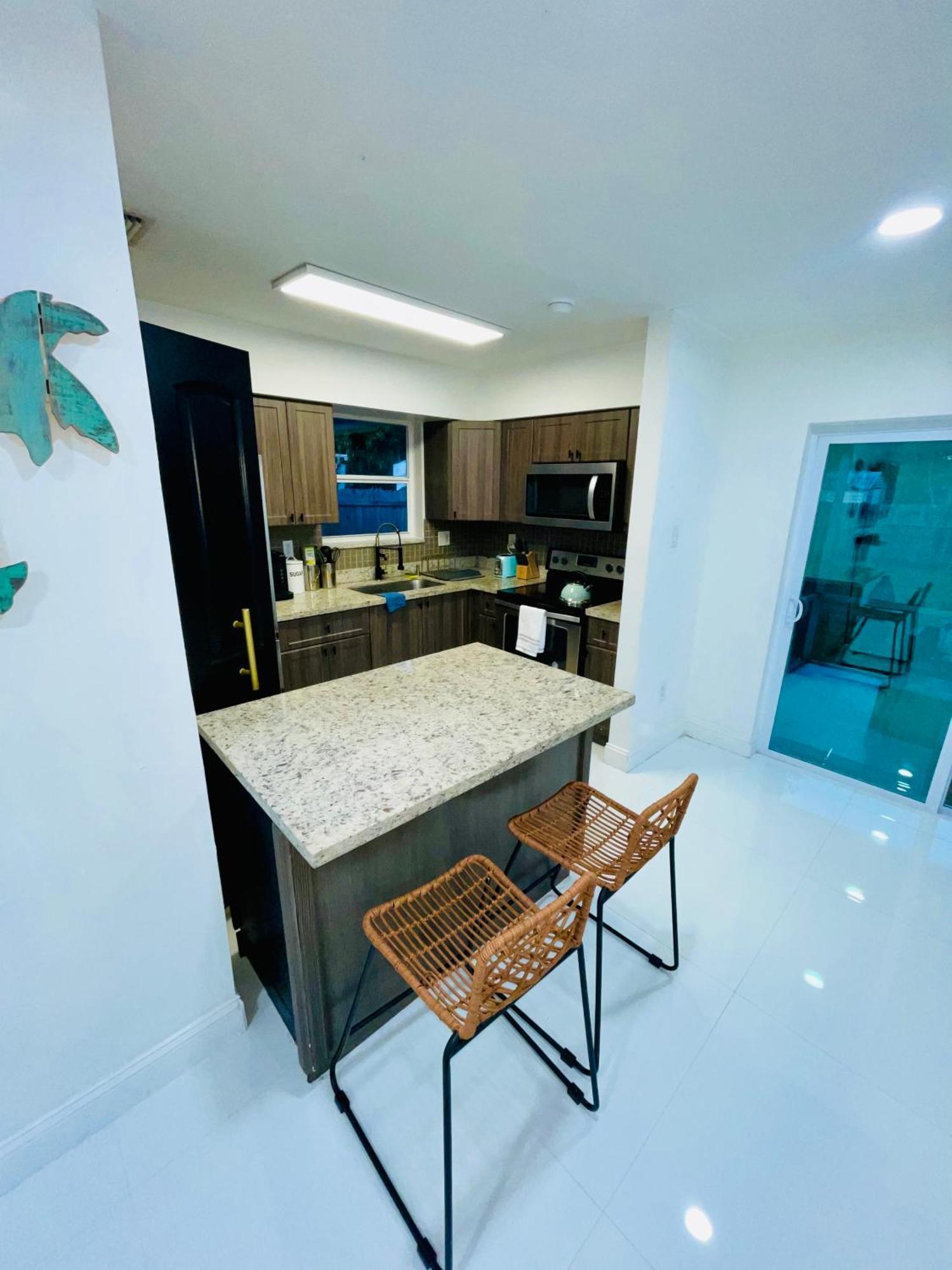 فيلا Cozy Comfy House بيمبروك باينز المظهر الخارجي الصورة