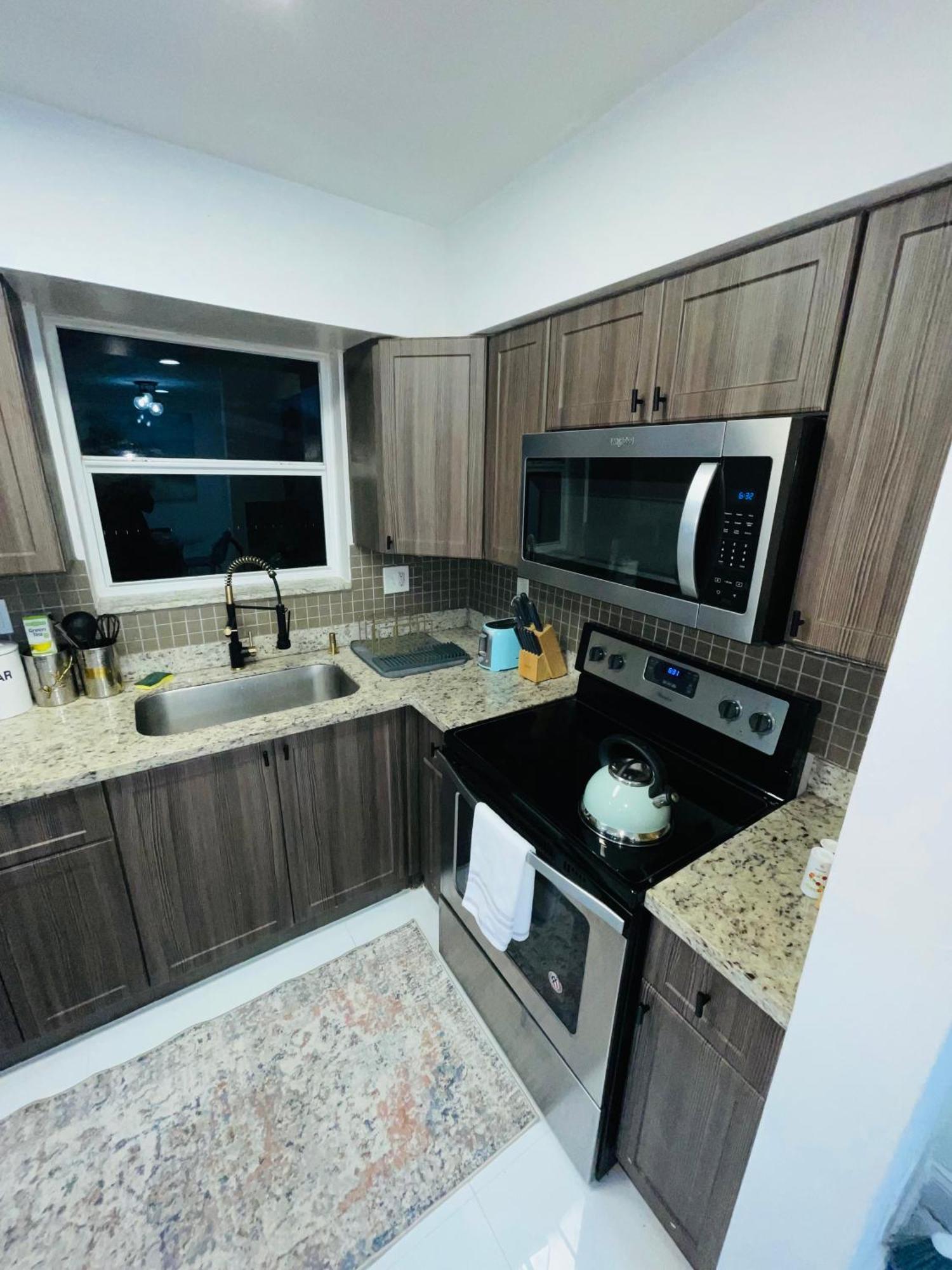 فيلا Cozy Comfy House بيمبروك باينز المظهر الخارجي الصورة